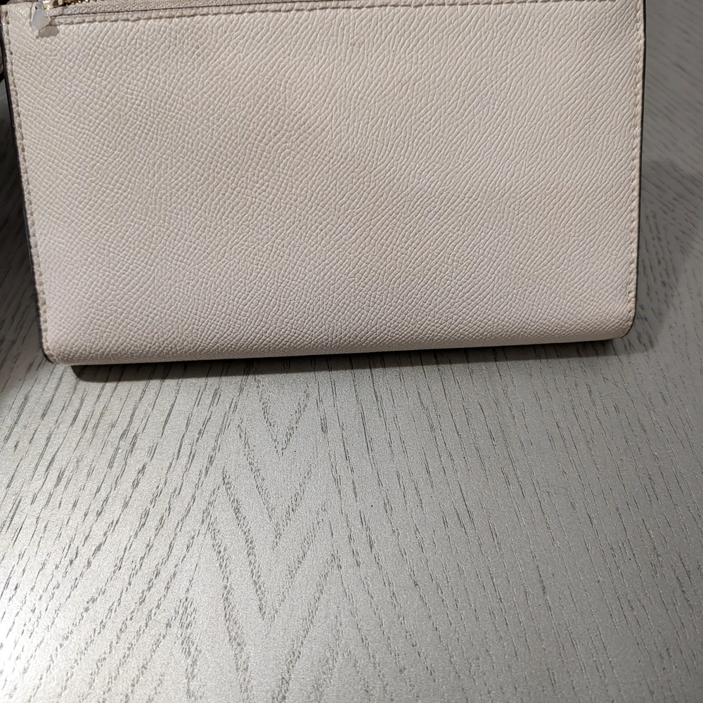 Gently Use Coach Cream Leather Wristlet - Picture 4 of 7